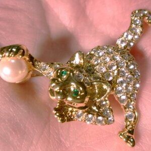 Vintage Goldtone and Rhinestone Cat**Playful Pose**